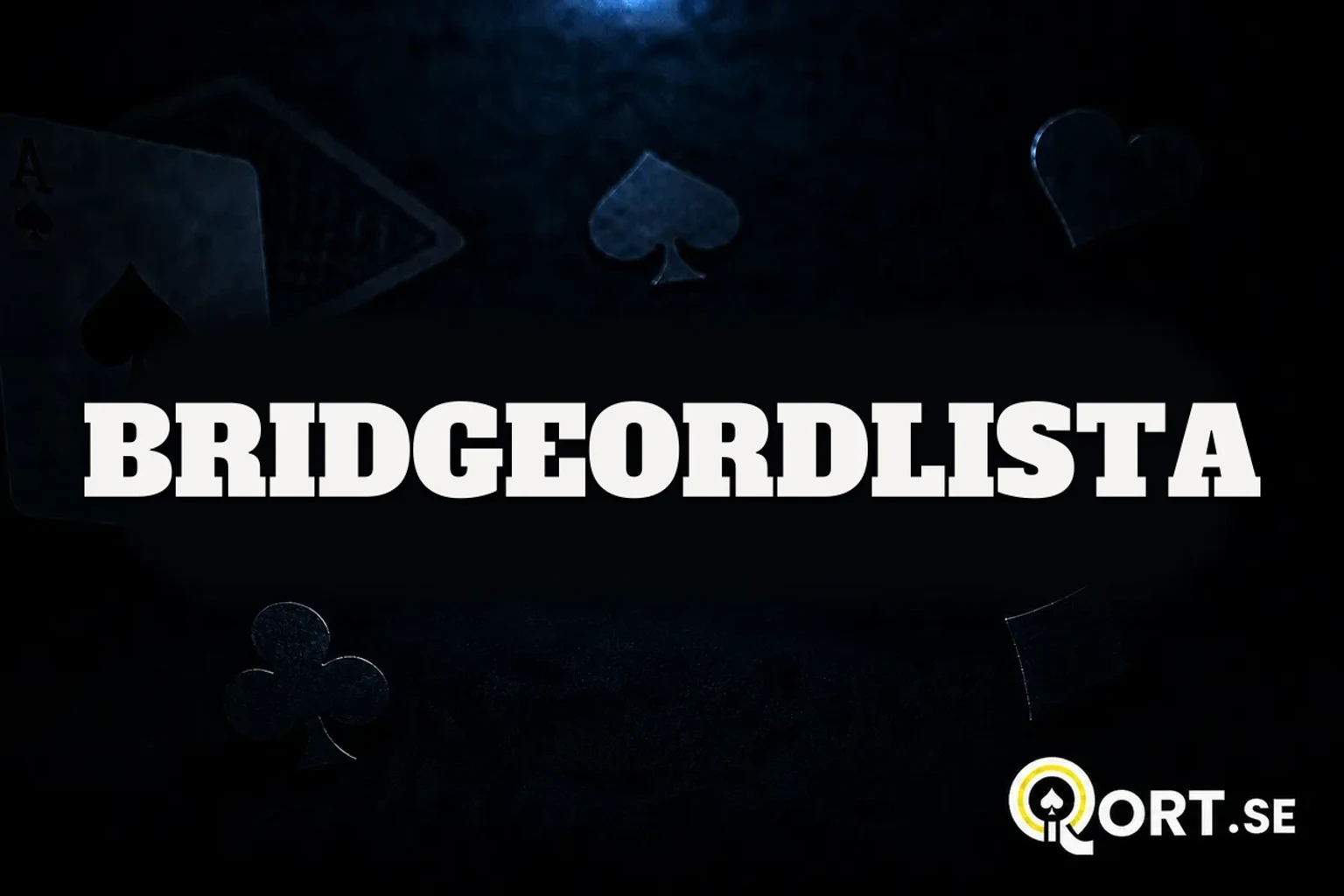 Bridgehänder på ett bord med ett block för poängräkning